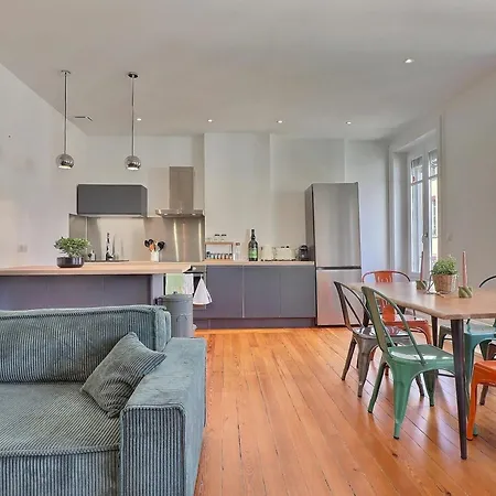 Escape And Charm In La Croix-rousse Stunning One-bedroom For An