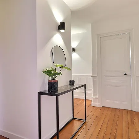 Escape And Charm In La Croix-rousse Stunning One-bedroom For An * Λυών
