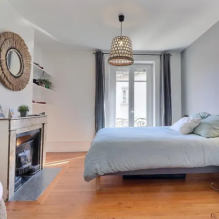 Escape And Charm In La Croix-rousse Stunning One-bedroom For An Appartement *