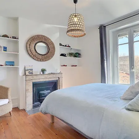 Escape And Charm In La Croix-rousse Stunning One-bedroom For An