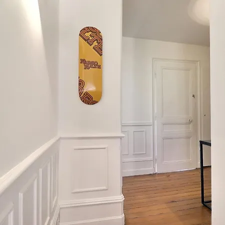Escape And Charm In La Croix-rousse Stunning One-bedroom For An شقة *